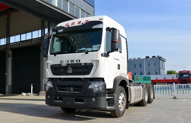 قطع غيار مستعملة شاحنة جرار 375HP Sinotruk HOWO مستعملة شاحنة جرار Sinotruk للبيع