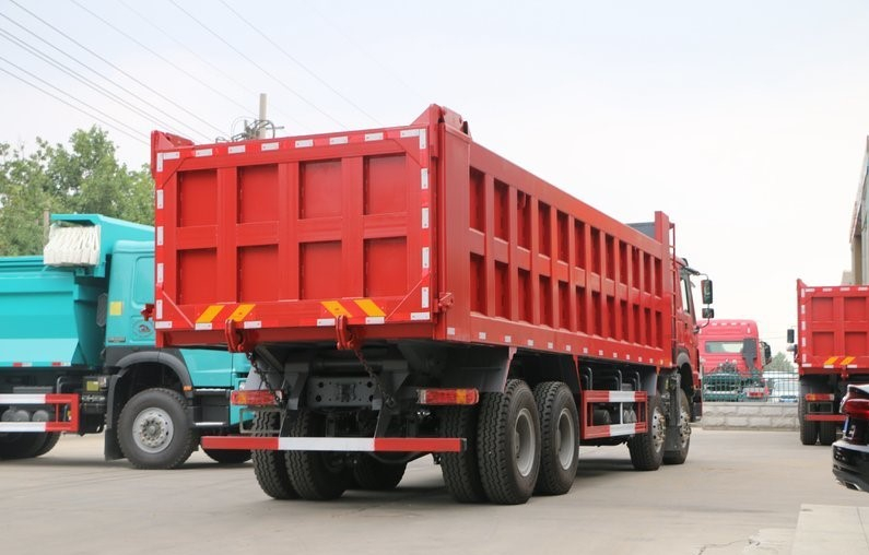 شاحنات قلابة ثقيلة Sinotruck HOWO8X4 20 Ton 30t للبيع في زيمبابوي