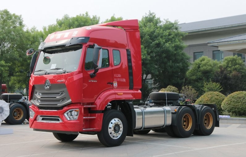 قطع غيار مستعملة شاحنة جرار 375HP Sinotruk HOWO مستعملة شاحنة جرار Sinotruk للبيع