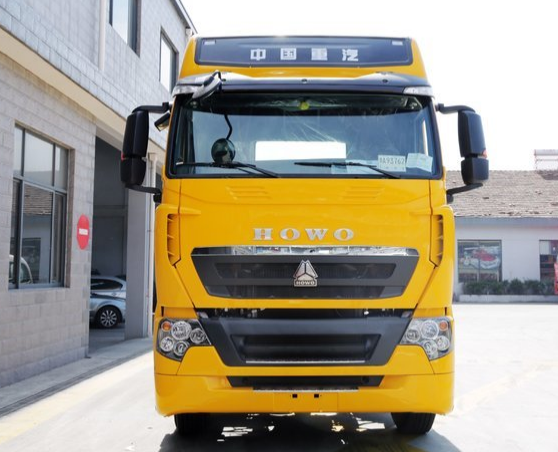 HOWO Euro 4 6x4 Truck Head Price شاحنات الجرار المستعملة