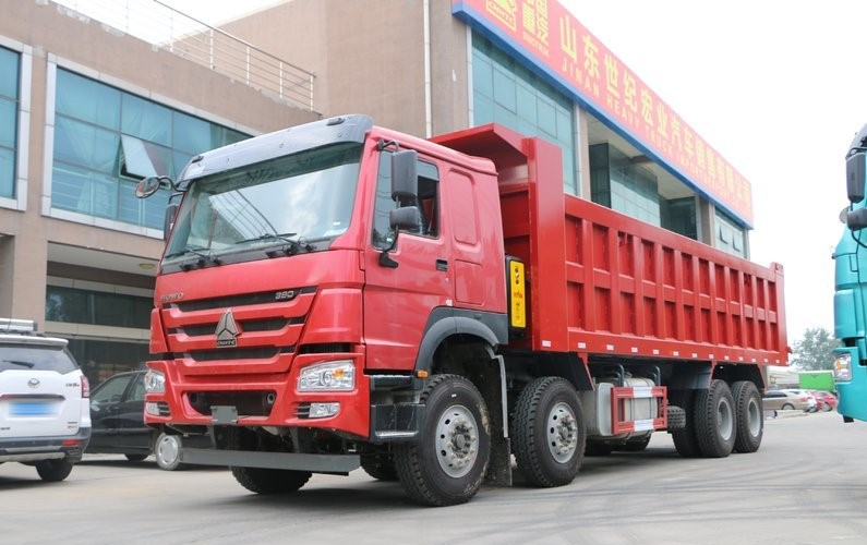 شاحنات قلابة ثقيلة Sinotruck HOWO8X4 20 Ton 30t للبيع في زيمبابوي