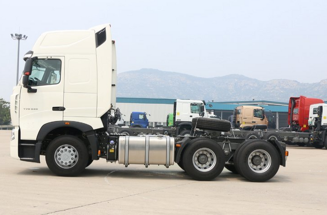 3340 Actros رأس جرار مستعمل فولفو شاحنة جرار Fh 12 420HP سعر شاحنة جرار للبيع