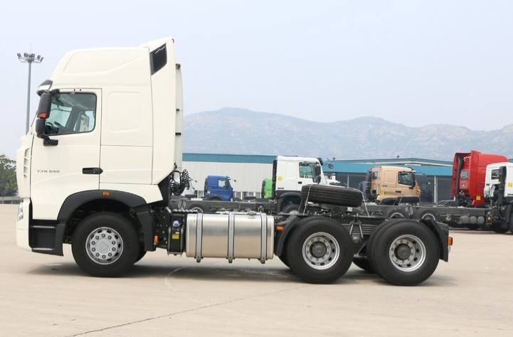 3340 Actros رأس جرار مستعمل فولفو شاحنة جرار Fh 12 420HP سعر شاحنة جرار للبيع